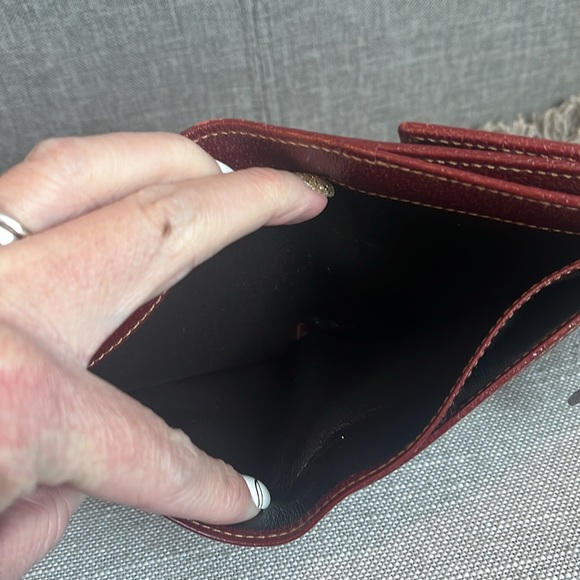 EUC Gucci compact wallet - Picture 6 of 9